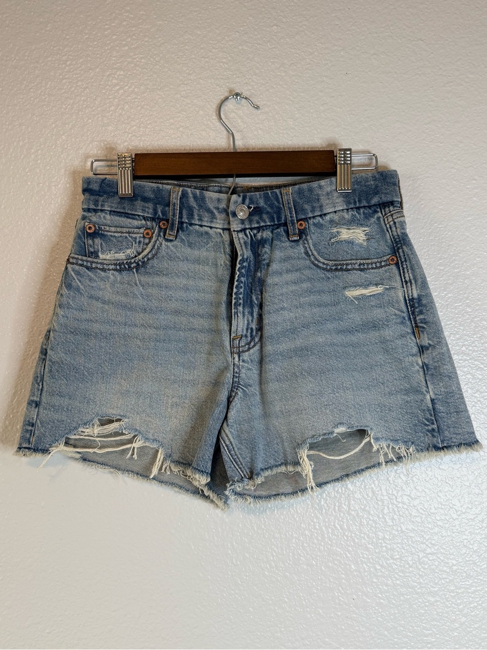 American Eagle Curvy Relaxed Denim Shorts Size 2 High Rise Light Wash Distressed